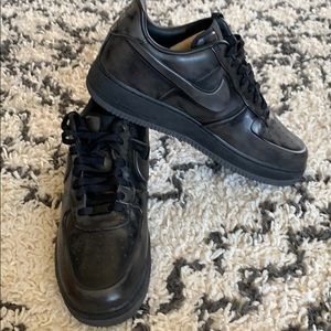 New never worn, black Nike Air Force 1